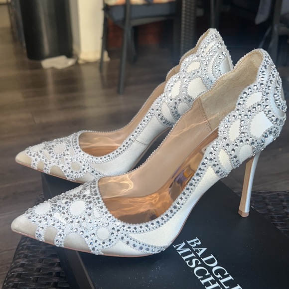 Badgley Mischka pointed toe pump 🤍size 9.5 NWB - Picture 2 of 5